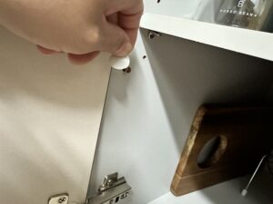 싱크대 고정 나사 제거모습
